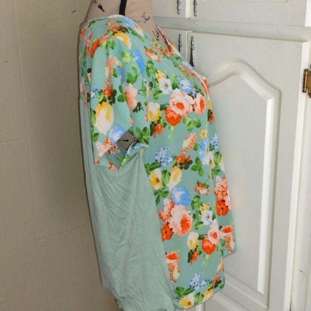 New Wilde Green floral Print Stretch Blouse Size XL